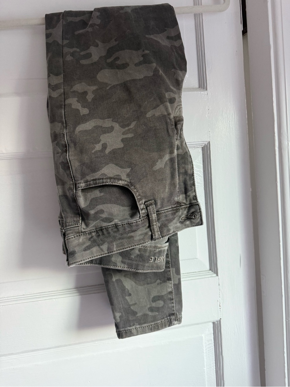 American Eagle Outfitters Women's Gray Camo Skinny Jeans